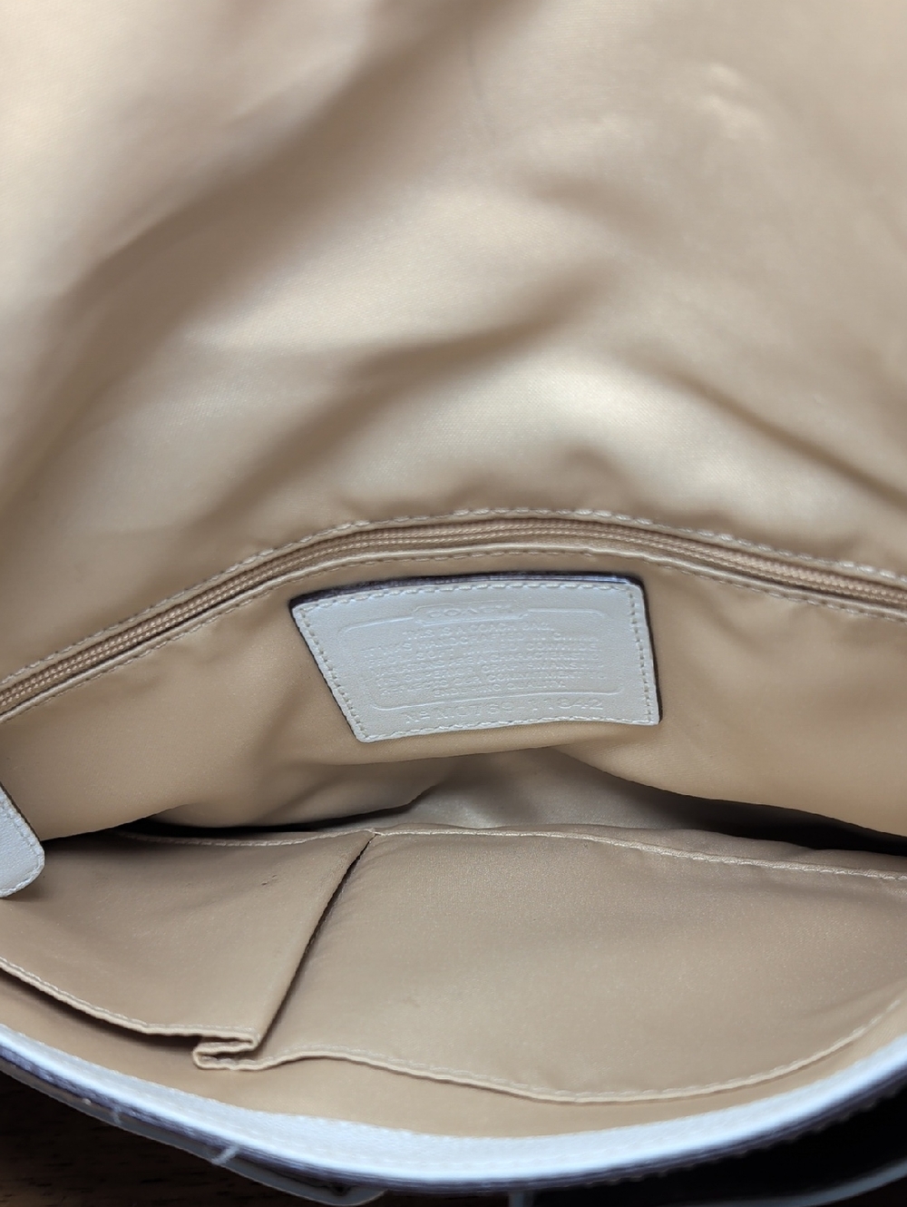 Coach Soho Flap Bag in Cream Pebbled Leather Brown Handle Brass Hardware Y2K - Picture 9 of 12